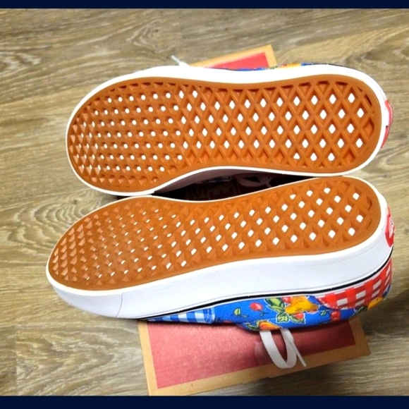 Vans - Picture 3 of 4